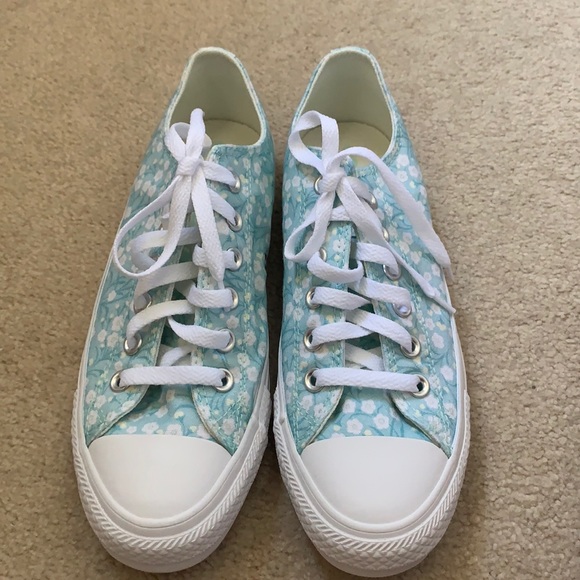 Converse Sneaker - Picture 3 of 10